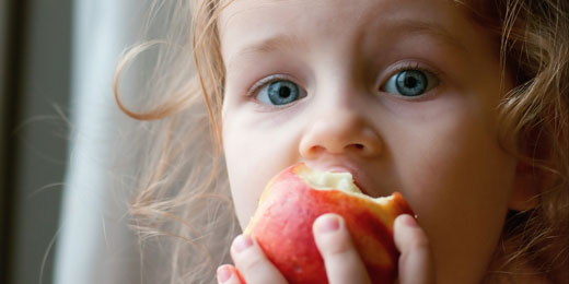 خواص سیب برای کودکان:(سیب پخته برای نوزاد)