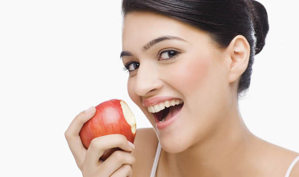 خواص سیب برای زنان:(برسی فواید سیب برای پوست صورت)